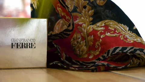 Scarf Gianfranco Ferre. Vidéo 116056014