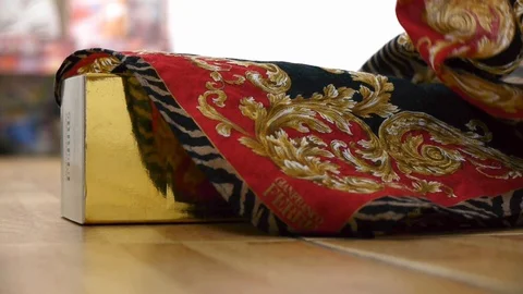 Scarf Gianfranco Ferre. Vidéo 116056045