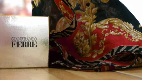 Scarf Gianfranco Ferre. Vidéo 116056104