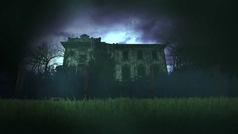 Scary background. Old abandoned house against a dramatic sky Stockbeeldmateriaal 218312480