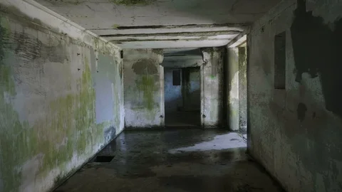 Scary horror war corridor war fort concrete abandoned tracking back through door Vidéo 127388104