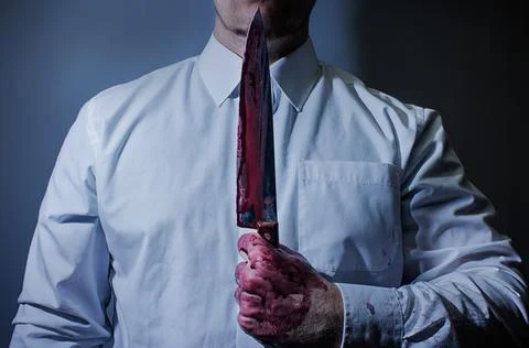 Scary killer posing with kitchen knife. Foto stock