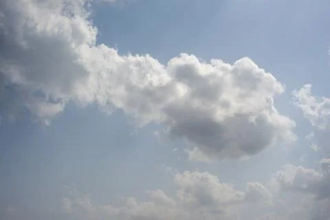 Scattered cloud clusters in a blue sky, blue sky background with white clouds Foto stock