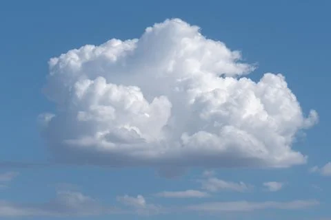 Scattered Clouds 库存照片