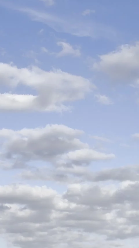 Scattered Cumulus Clouds in Blue Sky Видео 344883648