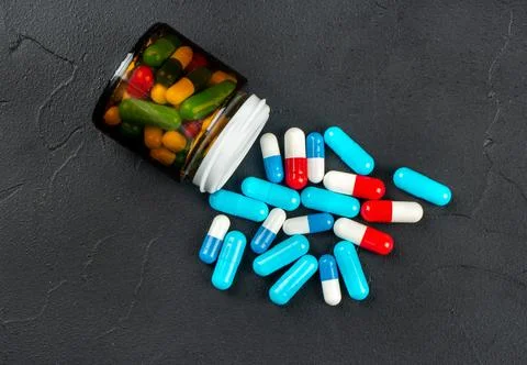 Scattered multicolored capsules Foto stock