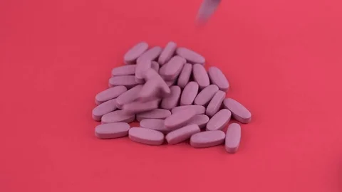 Scattered pink pills Stock-Footage 82261759