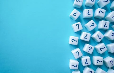 Scattered question marks blocks and copy space. Find an answer to a problem.. Foto stock