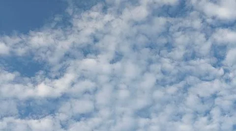 Scattered White Clouds and Blue Sky Background Stock-Fotos