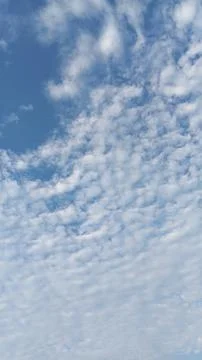 Scattered White Clouds and Blue Sky Background Fotos Stock
