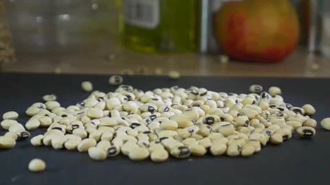 Scattering black eyed beans Stock-Footage 149869978