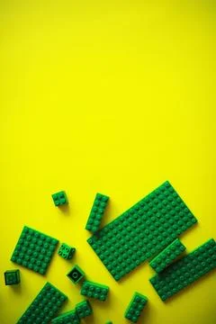 A scattering of constructor elements for children. Colored bricks from the .. Foto stock
