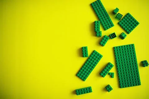 A scattering of constructor elements for children. Colored bricks from the .. 스톡 사진
