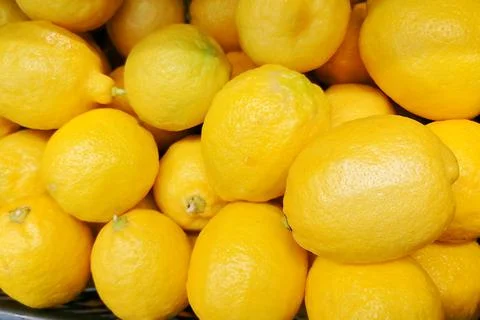 A scattering of yellow lemons large Fotos de archivo