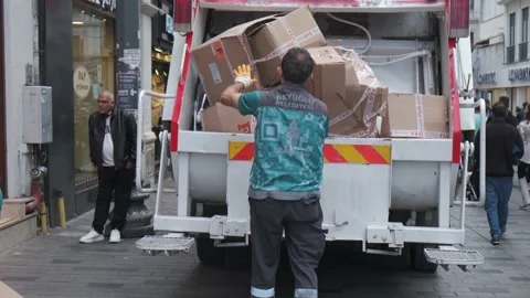 Scavenger work on the streets of Istanbul Stock Footage 165847332