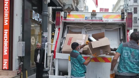 Scavenger work on the streets of Istanbul Stock Footage 165848669