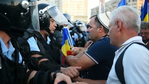 Scene from the antigovernment protests in Bucharest 動画素材 93650703