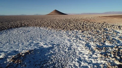 Scene from the floor up to high general view of natural piramid in brown salar 스톡 동영상 103444062