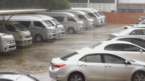 Scene of full parking lot under heavy rain in rainy season Video stock 112670911