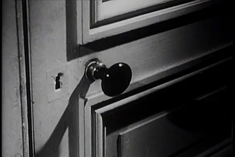 Scene of hands open and close door using door knobs - 1953 스톡 동영상 106189229