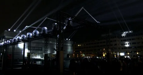 Scene with moving light bundles hovering over people Vidéo 82391755