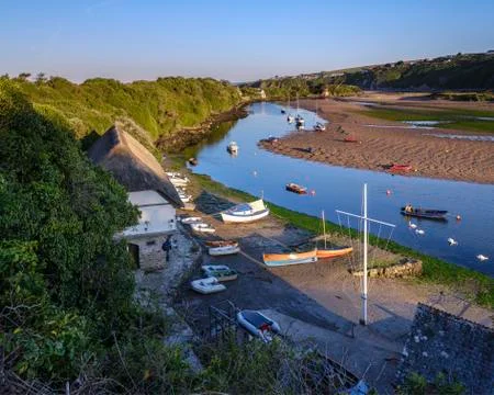 Scene overlooking Bantham Quay with array of boats and River Avon at Bantham, Stock-Fotos