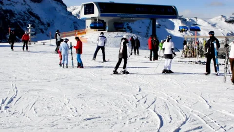 A scene at the top pf the ski slopes around ski lifts Vidéo 141226243
