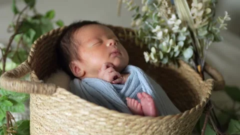 The scene where an 8-day-old Taiwanese baby wrapped in a blue wrap Stock Footage 270833252