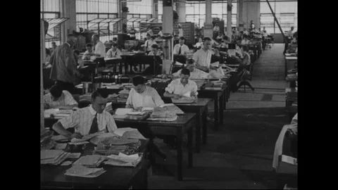 Scene of workers working in the drafting room of the factory - 1917-18 Stockbeeldmateriaal 93847400