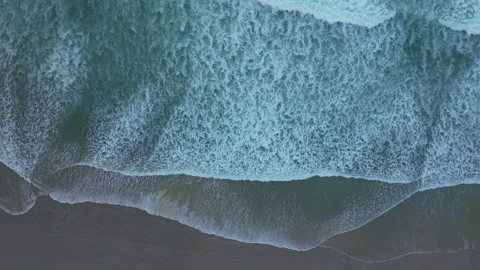 Scenery Top View Of Ocean Waves Slowly Lapping On Shore Stockbeeldmateriaal 292657322