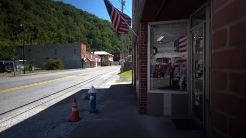 Scenes of a coal mining town in southern West Virginia showing abandoned houses Video stock 280208458