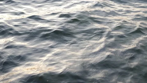 Scenes with dim light, surging waves on the surface of the sea, smooth surfaces 스톡 동영상 130903336