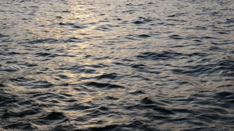 Scenes with dim light, surging waves on the surface of the sea, smooth surfaces Stockbeeldmateriaal 130903526