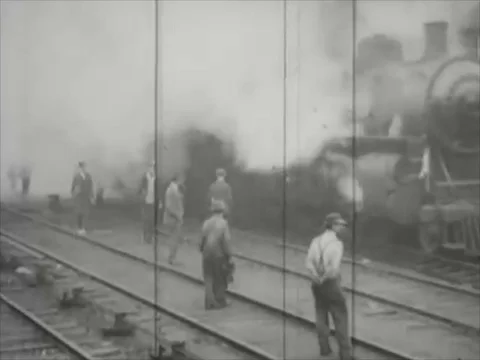 Scenes of drafted men carry suitcases and train in the railway station 1917 -18 Vídeos de archivo 99054182