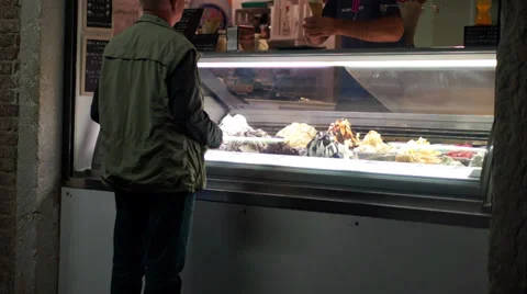 Scenes of Gelato in Venice (2 of 3) Video stock 32198217
