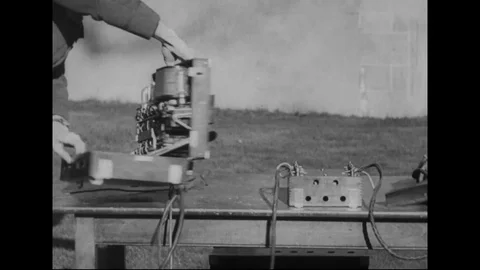 Scenes of signal corps demonstrate use of field telephone - 1918 Vidéo 86439629