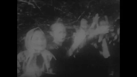 Scenes of solider relax on hammock made of parachute - 1965 Vídeos de archivo 112156823