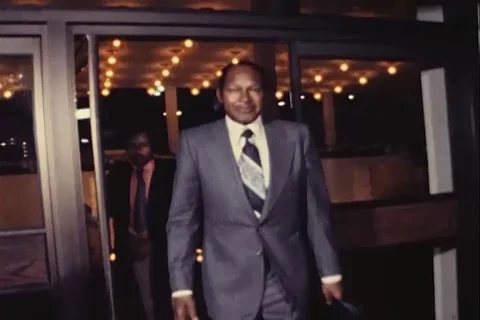Scenes of Tom Bradley arrival and speaks in a function in Los Angeles - 1975 Stockbeeldmateriaal 106615740