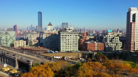 Scenic Aerial View of the Dumbo Section of Downtown Brooklyn Vídeos de archivo 146105353