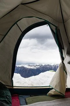 Scenic alpine tent view surrounded by snowy mountains and winter landscape Fotos Stock