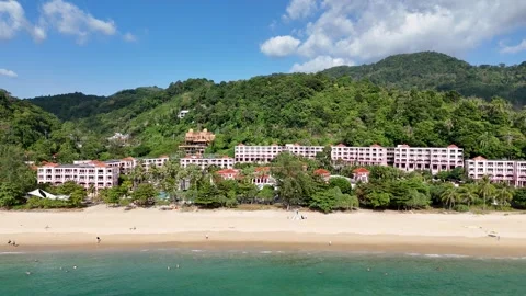 Scenic Beachfront Resort in Phuket 库存影片 305012084