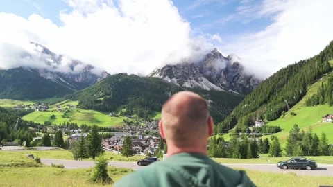 Scenic bench with mountain view in the Dolomites overlooking alpine village and Vidéo 319412481