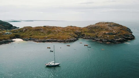 Scenic cliffs stretching into the ocean by the white sands beach in Scotland 動画素材 113746114