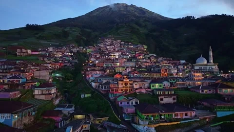 Scenic dawn at Nepal van Java village, low light over colorful houses on Mount Stock-Footage 335977557