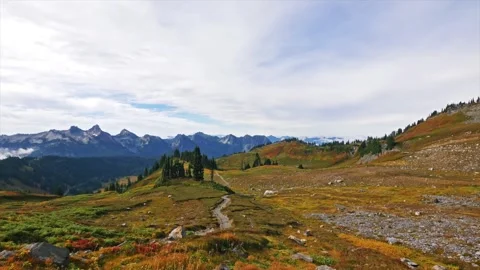 Scenic Dramatic View of the Skyline Trail to Panorama Point, Mount Rainier Natio 動画素材 332139585