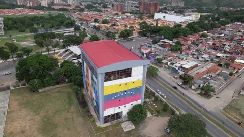 Scenic Drone Tilt Down over Parque Agustín Codazzi, La Victoria 스톡 동영상 316764854