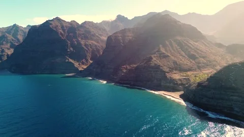 Scenic drone view of virgin beach with torquoise water seascape with mountains Vidéo 288117158
