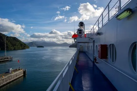 Scenic Ferry Deck View Over Calm Waters Foto stock
