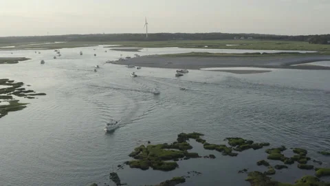 Scenic Flight Over The Spit Beach on North River with Motorboats in New England Stockbeeldmateriaal 152853877