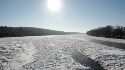 Scenic Frozen River 스톡 동영상 34676219